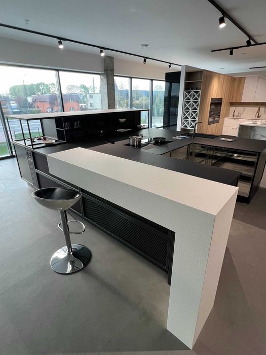 Meble kuchenne -wyspa ,blat HPL , okucia Blum nowe sprzedam.