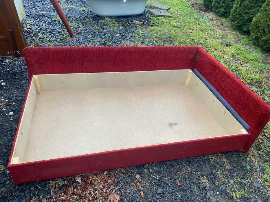 Tapczan z pojemnikiem na posciel