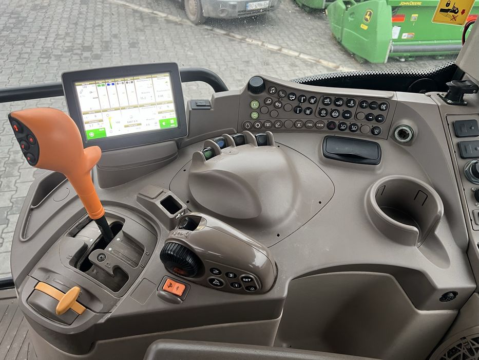 Трактор John Deere 6155R