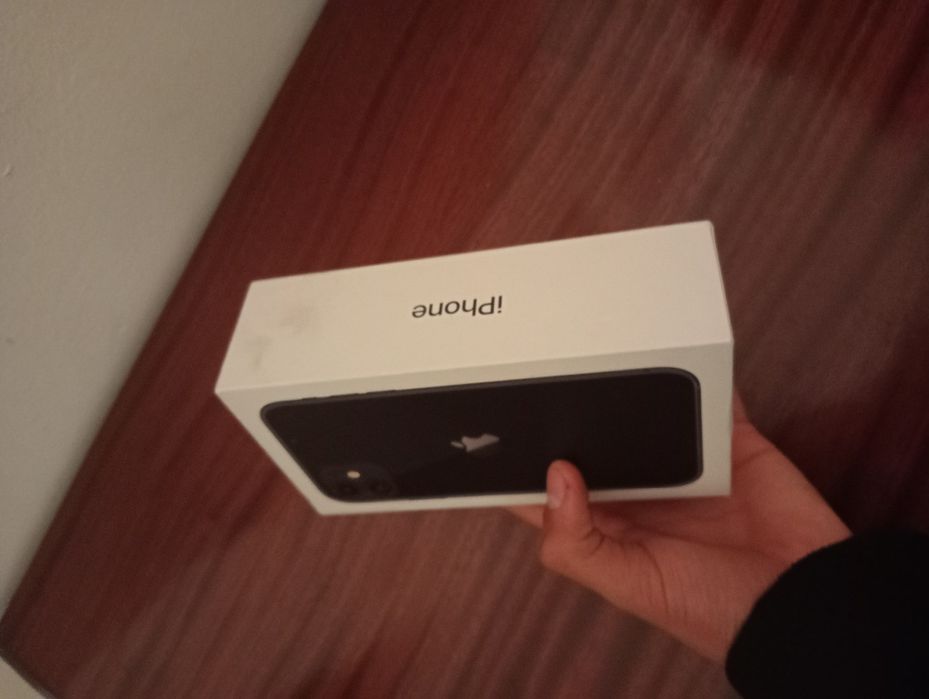 Caixa de iPhone 11- URGENTE