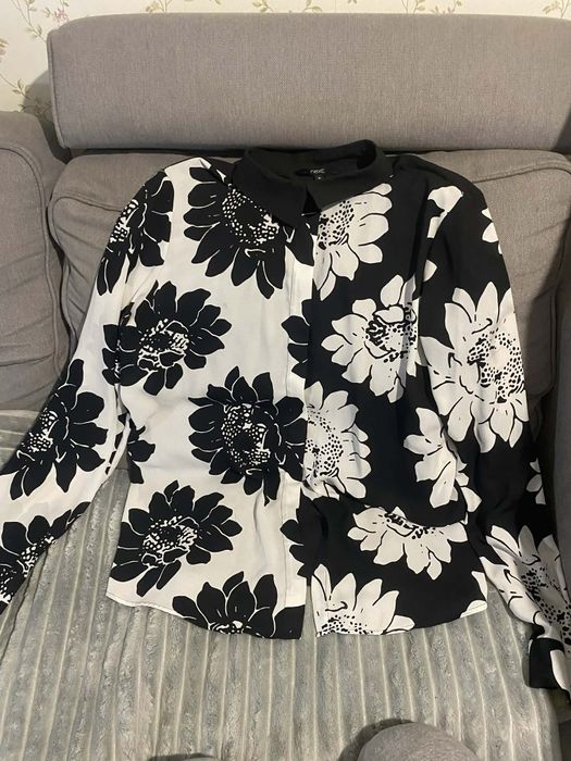 Koszula kontrastowa w kwiaty