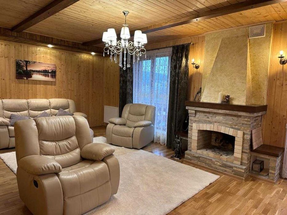 Продаж елітного особняка з басейном в Буковелі