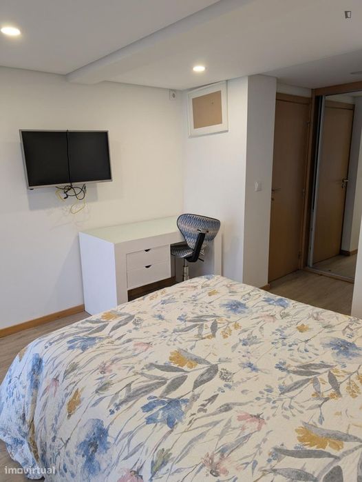 Quarto - localizado em Paranhos Porto
