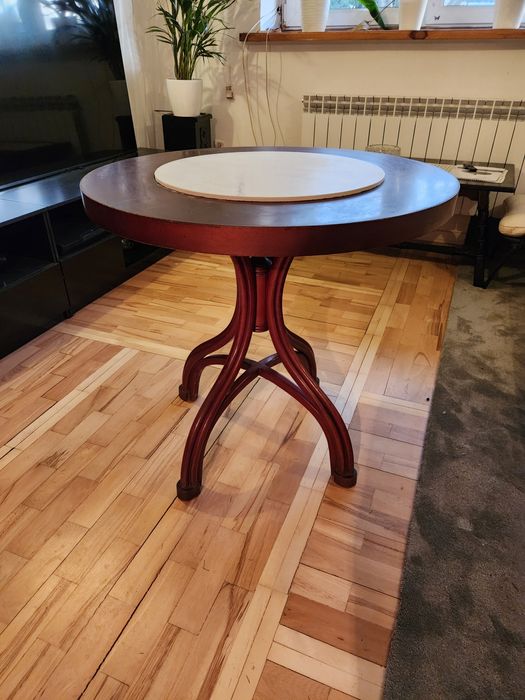 Sprzedam 4 krzesła oraz stół