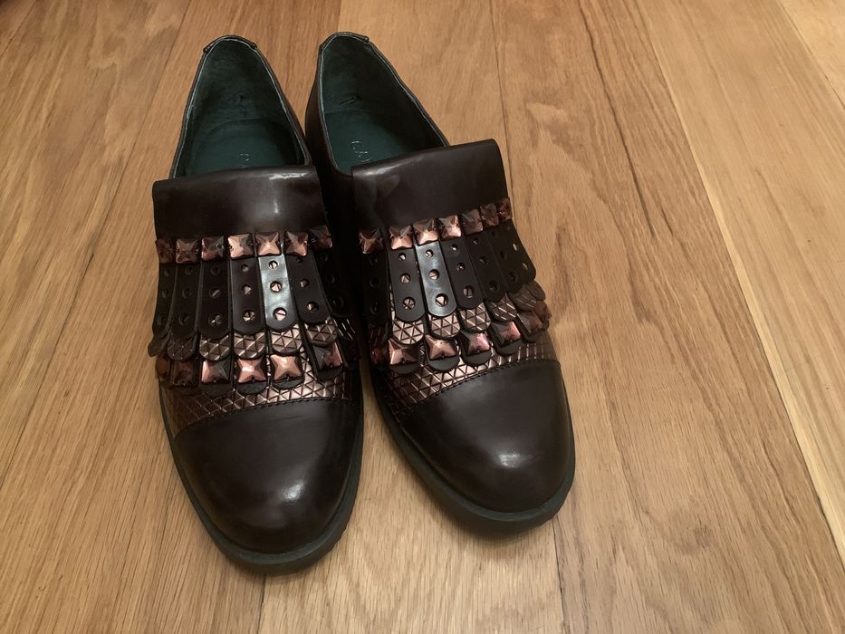 Sapatos em pele castanhos Café Noir