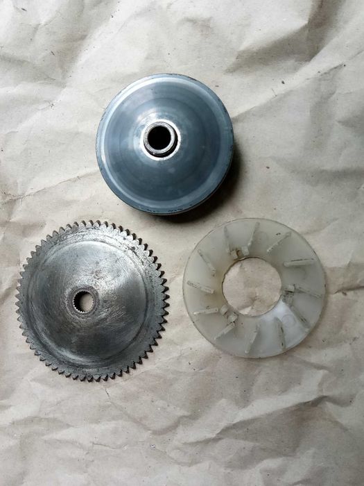 Запчасти скутера китайского б/у. Вариатор. Коммутатор. Катушка.