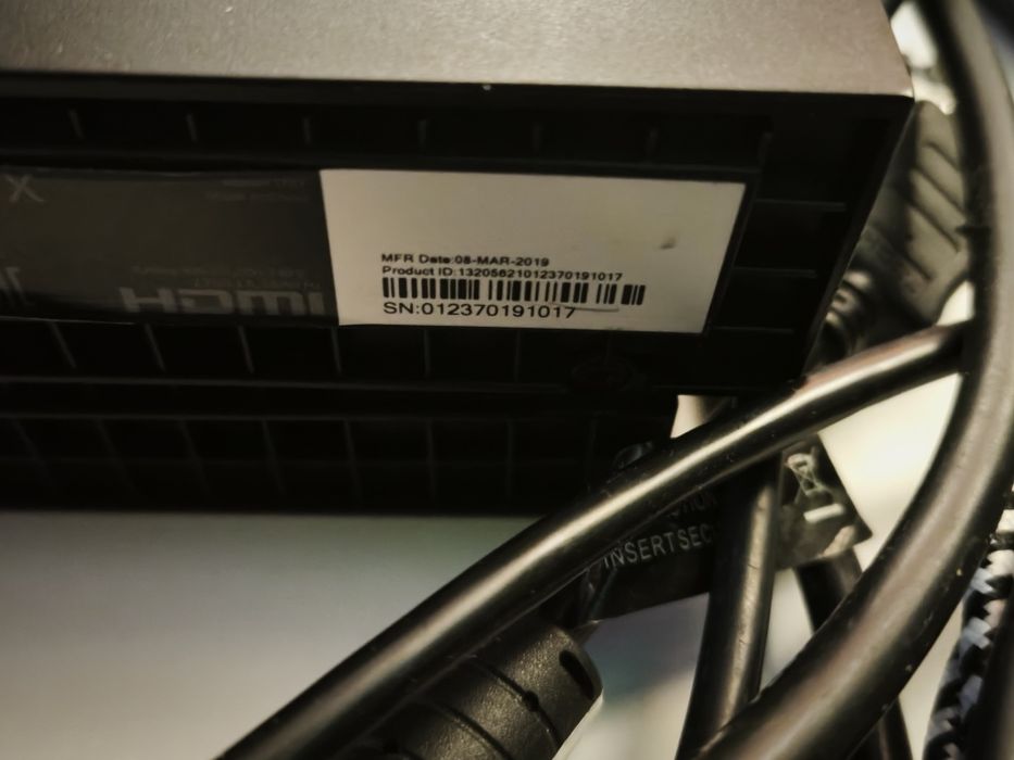 Xbox one x 1tb po spa pad gra