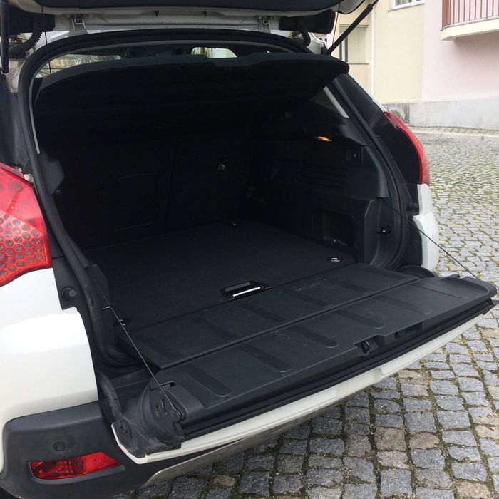 Peugeot 3008  com teto panorâmico, em bom estado de conservação