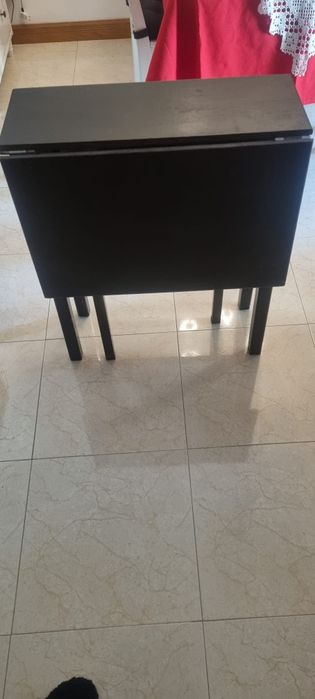 Mesa dobrável em Madeira.