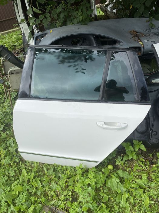 Продам двері задні ліві шкода октавія суперб 08-13 р