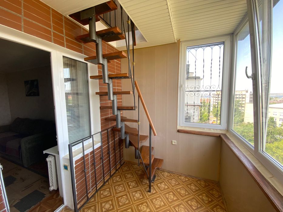 Продаж 2к/кв з додатковою кімнатою на мансарді в центрі міста (л1)