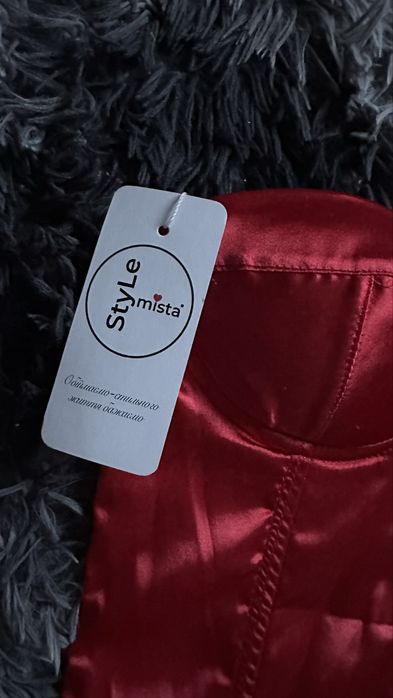 Червоний корсет з чашками