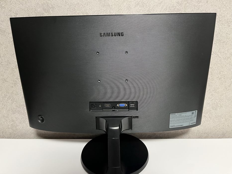 Монітор 24" Samsung Essential S3