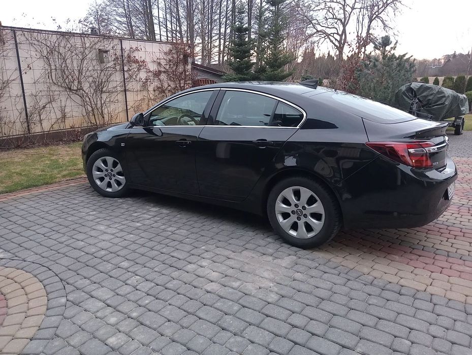 Opel Insignia 2 właściel, stan  bardzo dobry ,zadbany+ opony letnie w bdb stanie.