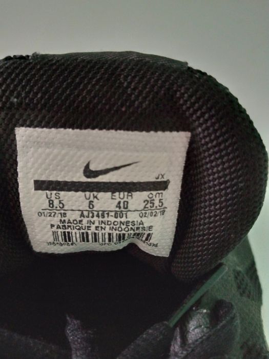 Продам кросівки NIKE