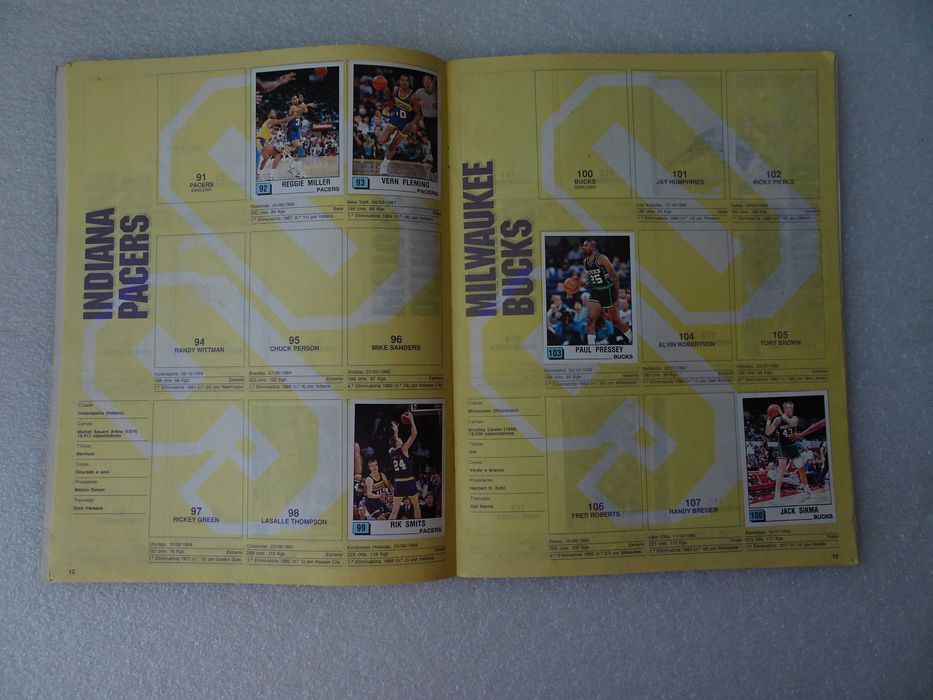 Caderneta de cromos Panini Basket NBA 90 Panini (tem 54 cromos)