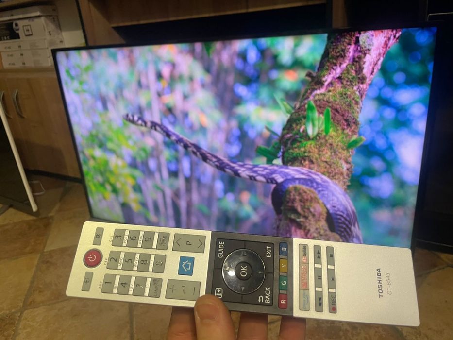 Телевізор Tohiba 50 дюймів smart TV, 4 k + кріплення на стіну