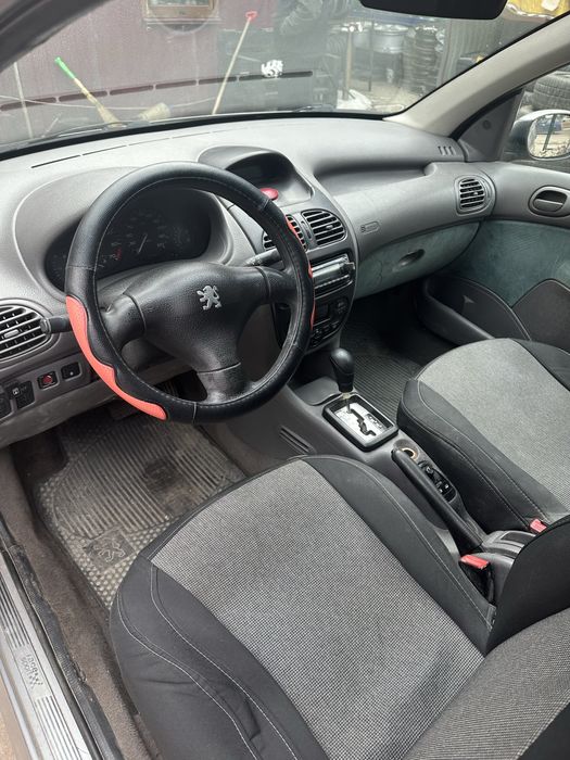 Продам Peugeot 206 на автомате