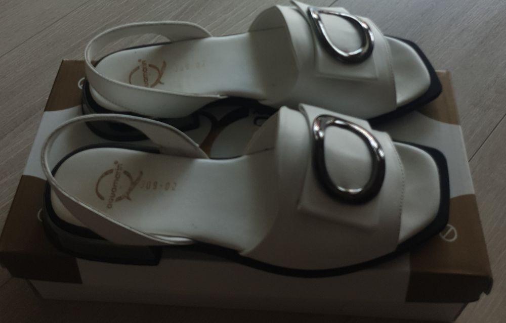 Босоніжки шкіряні, Туреччина, р. 37