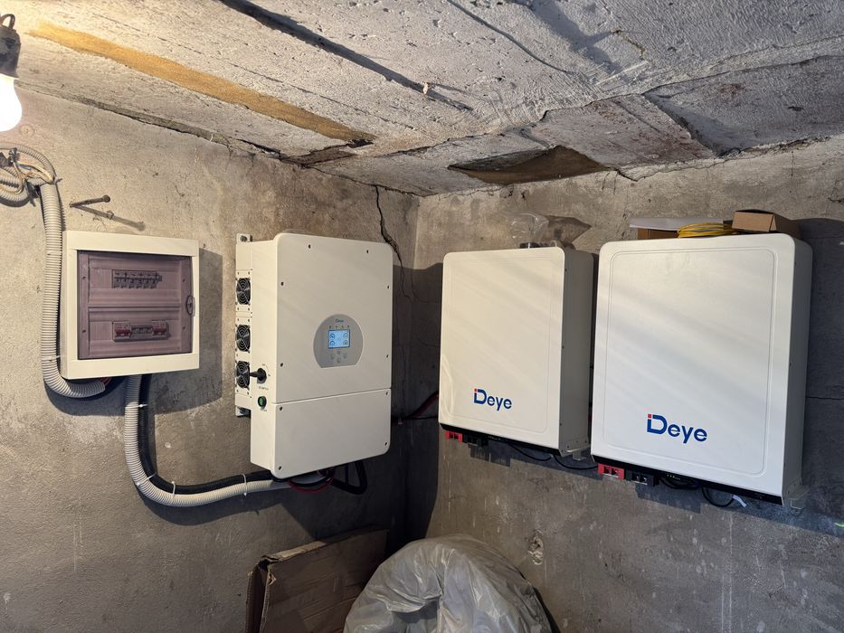 Сонячні панелі, інвертора, кріплення, обладнання для монтажа