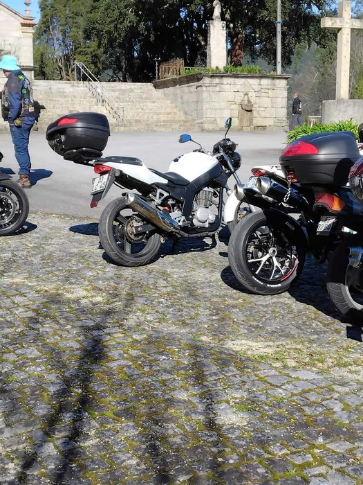 Vendo Daelim roadwin fi  125 2010