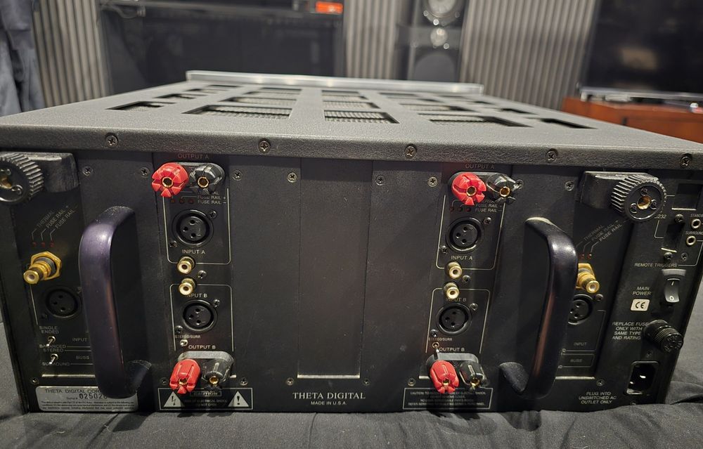 Theta Dreadnaught Amplificador 6 canais
