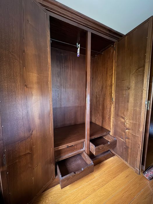 Armário de espelhos em madeira, com 6 portas