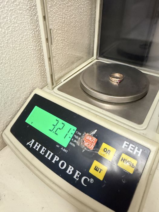 Кольцо золотое 585, р.18,5 вес 3,21 гр каблучка