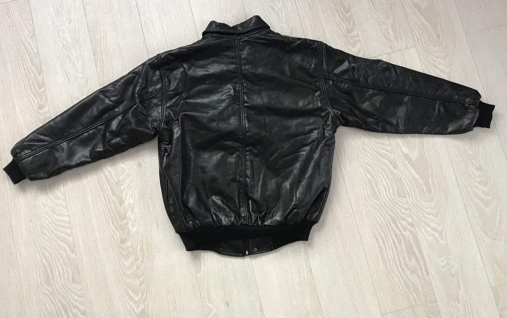 Шкіряна куртка чорна