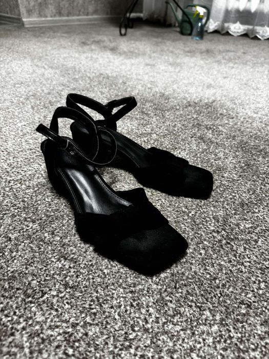 Продам туфлі замшеві 38 р