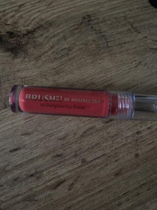 błyszczyk do ust BRUSH UP! by Maxineczka z serii Waterglass Lip Gloss.