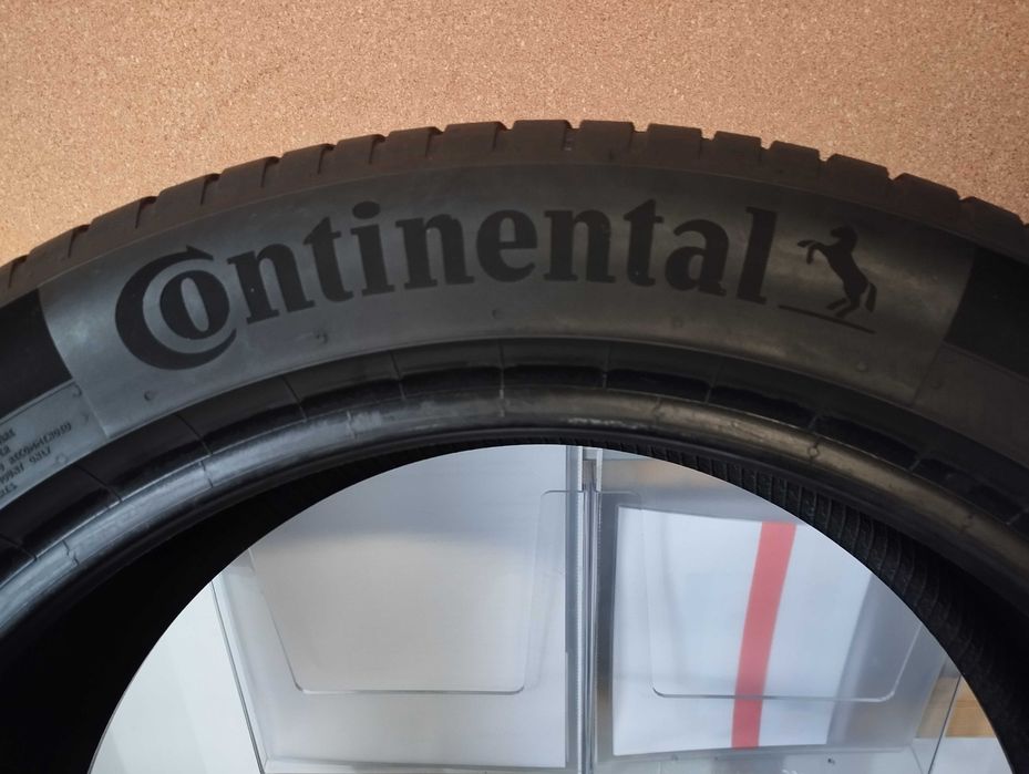 Komplet opon letnich Continental 215/50 R18