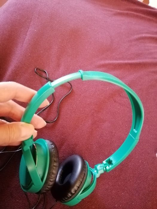 Продам новые оригинальные наушники