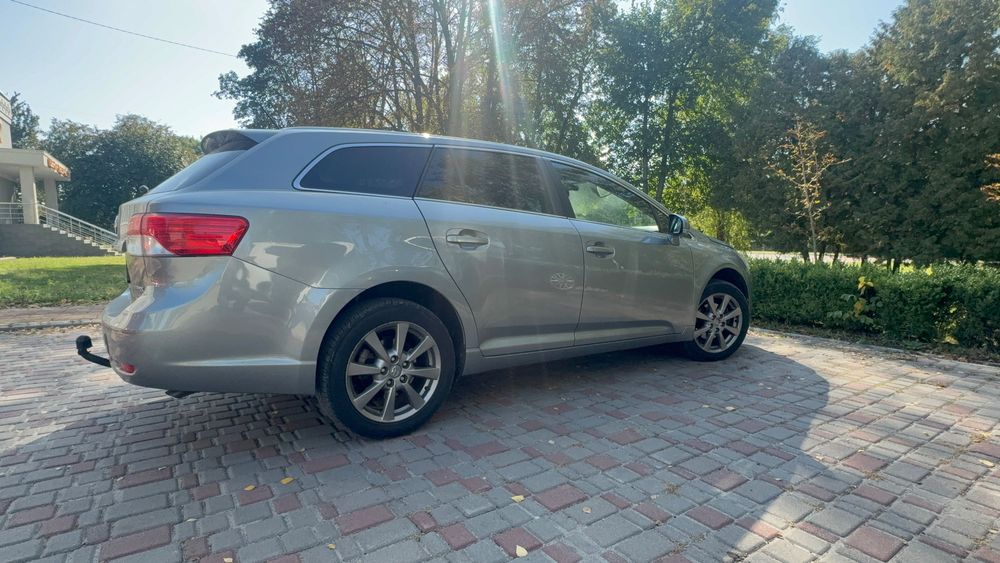 Продам Toyota avensis 2012