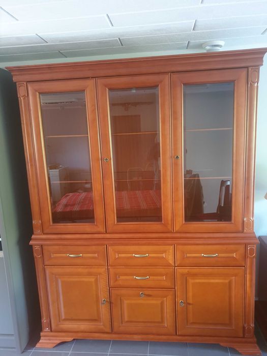 Meble salon Stół krzesła witryna stolik wersalka krzesła szafka