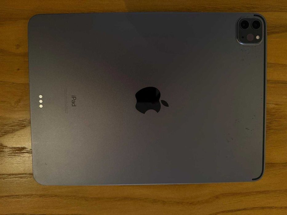 iPad Pro 11” 256GB + Apple Pencil + Teclado – Excelente estado – Pronto para uso profissional ou estudantil
