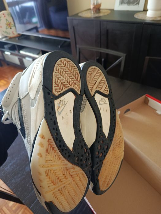 Tons de cinza Nike Air Flight Lite.