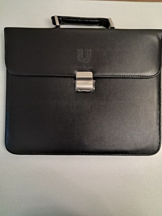 Продам портфель діловий з екошкіри.