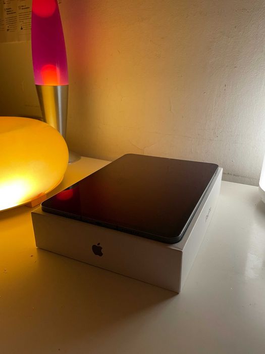 iPad Pro 11' M1 Gen 3 Cellular 128GB | Wyświetlacz z małą wadą - OPIS