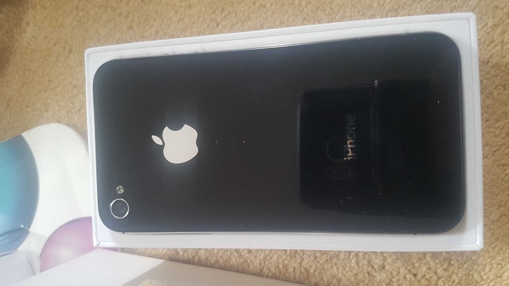 iPhone 4s telemóvel como novo com capas silicone novas e acessórios