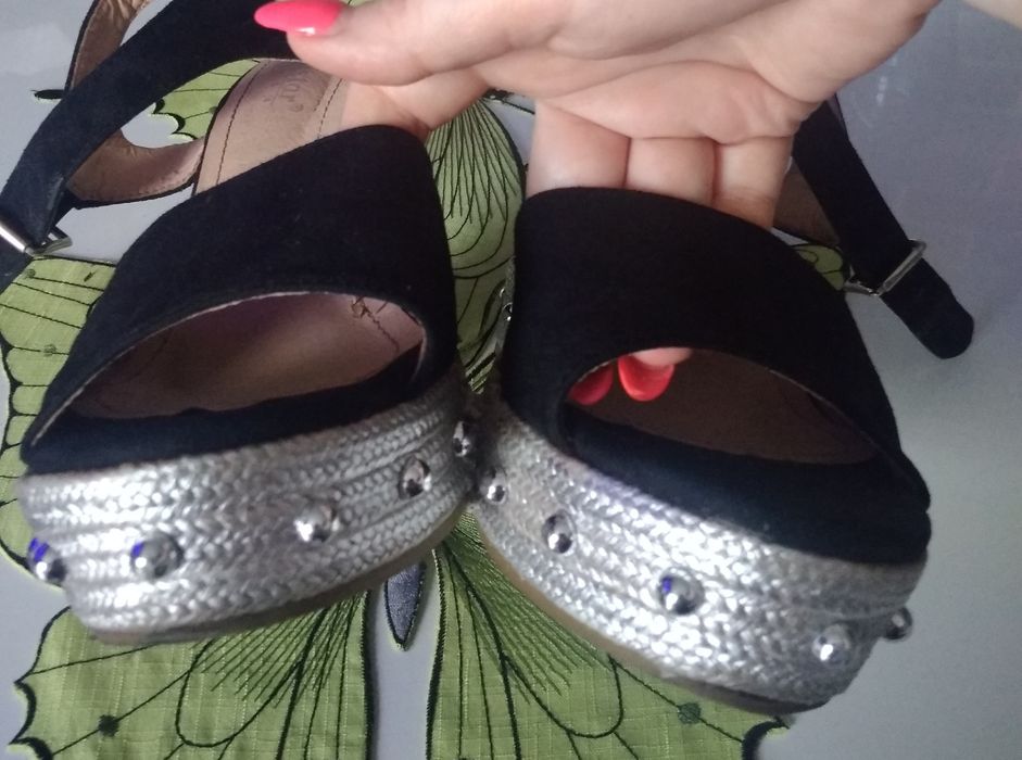 Eleganckie buty letnie sandały na koturnie 39