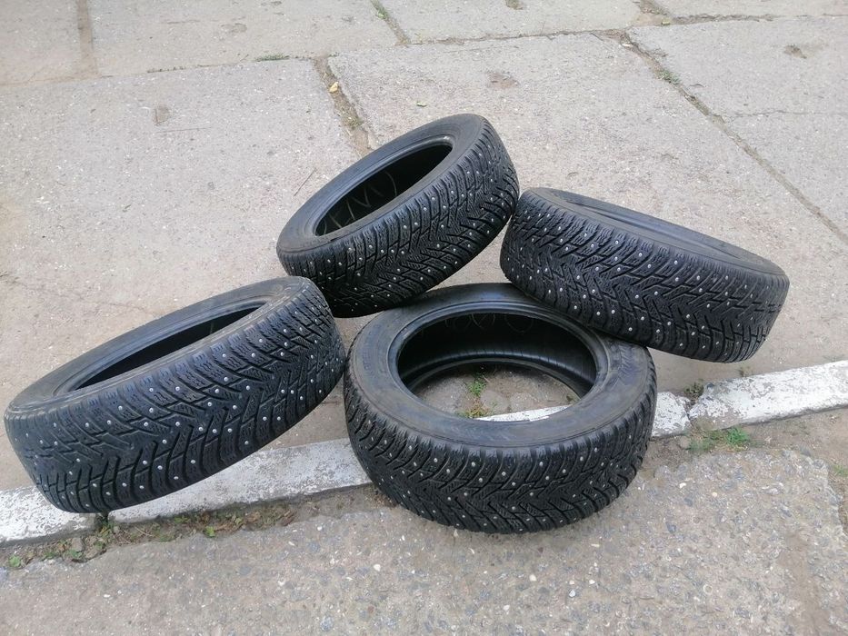 Продам зимові шиповані шини R16