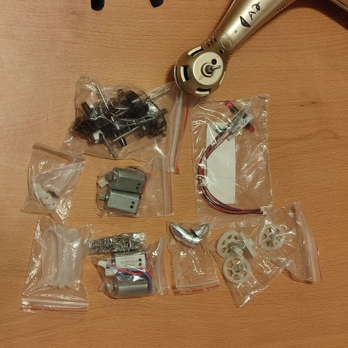 Drone quad Syma X8HW com comando e extras