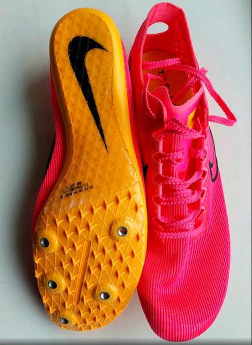 Шиповки Nike для бега на средние и длинные дистанции