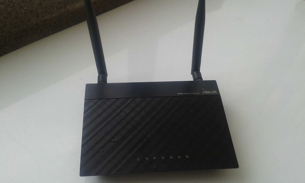 ASUS RT-N12 Wireless Router, Like New. Good Range64564135188483122