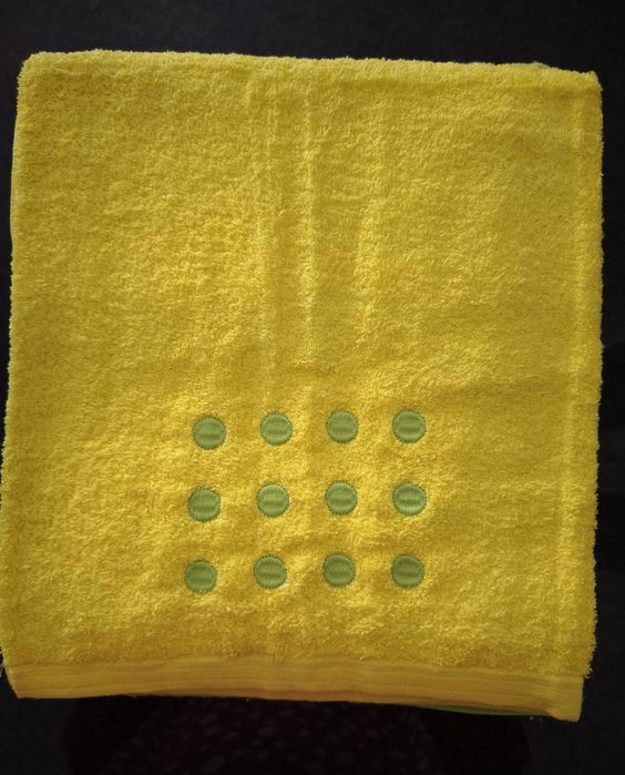 2 jogos individuais de toalhas  de 3 peças cada..