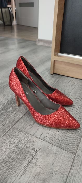 Szpilki z brokatem , buty na wysokim obcasie Piękne