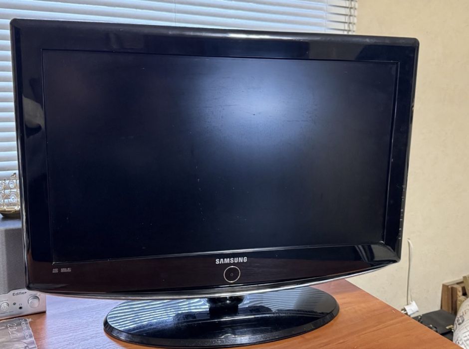 Монитор Samsung LE26R82B