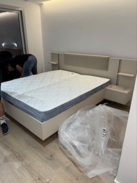 Cama com luz led, cómodas e colchão