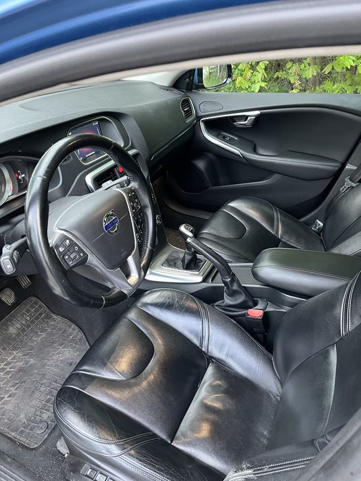 Volvo V40 D4 190 KM Full wyposażenie model 2015